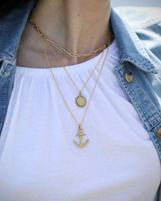 Rope Border Round Pendant
